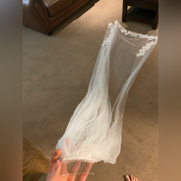 WEDDING VEIL - Cathedral length - Picture 6 of 6